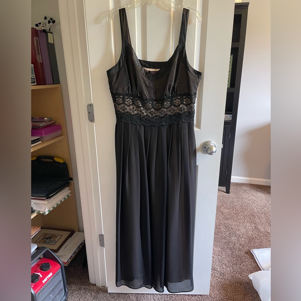 Black cocktail dress w/ gold trim. Perfect for an evening wedding or fancy date.